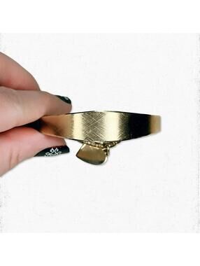 5985gc. Goldtone Vintage Engraved Bracelet